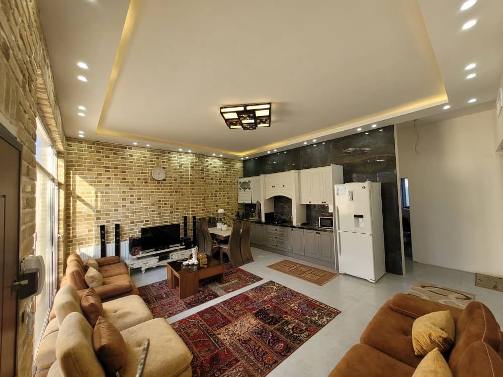   بی نام  