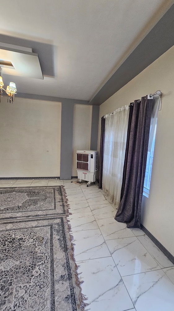    بی نام  