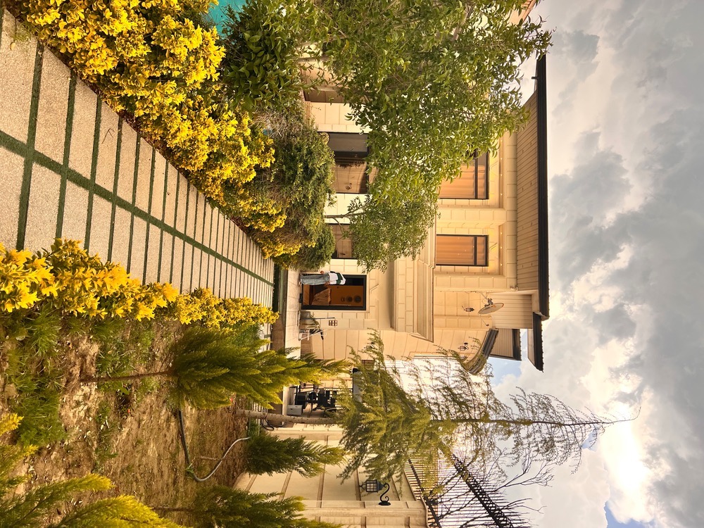    بی نام  