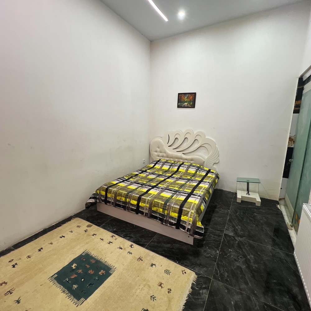    بی نام  