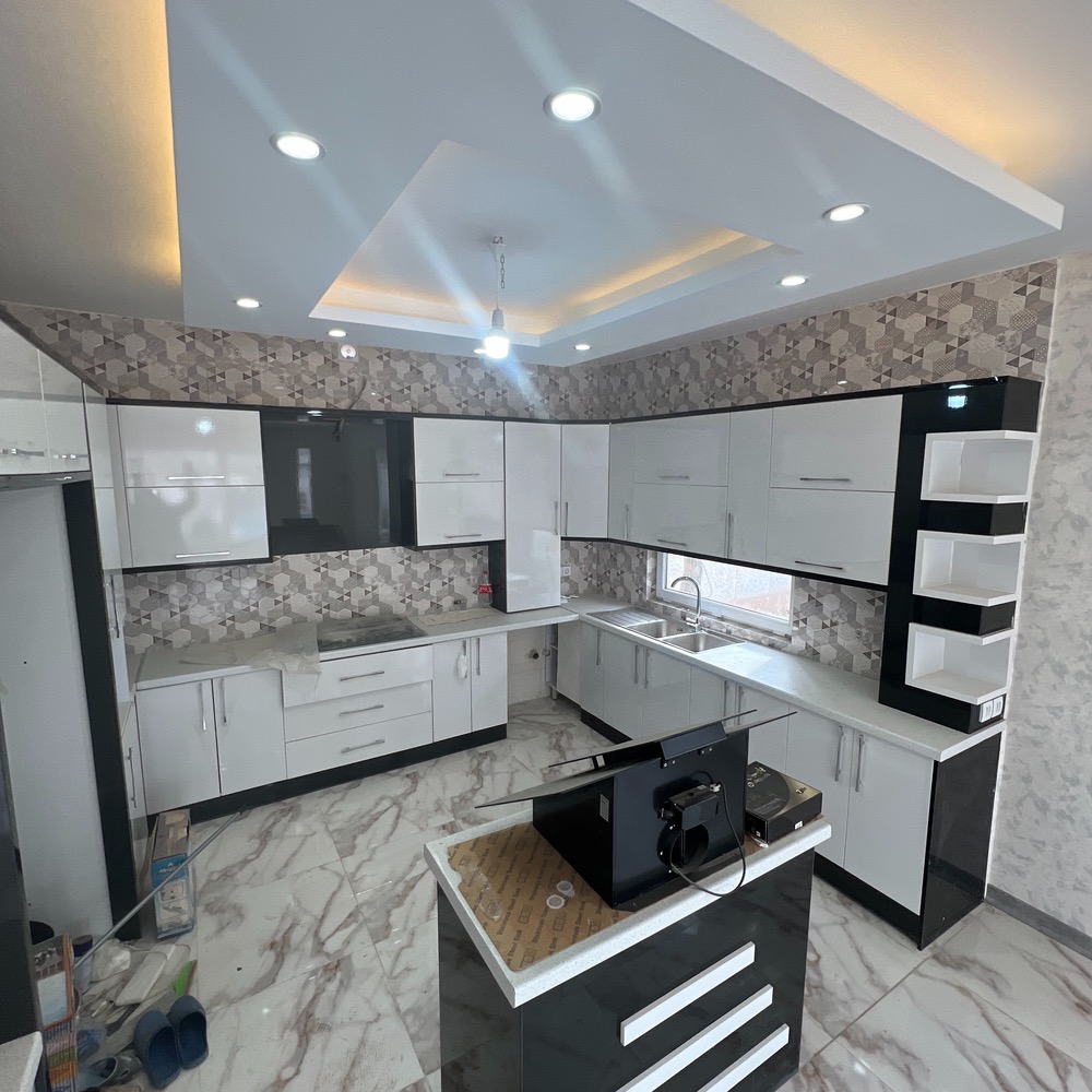    بی نام  