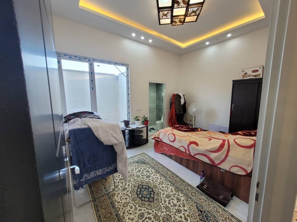    بی نام  